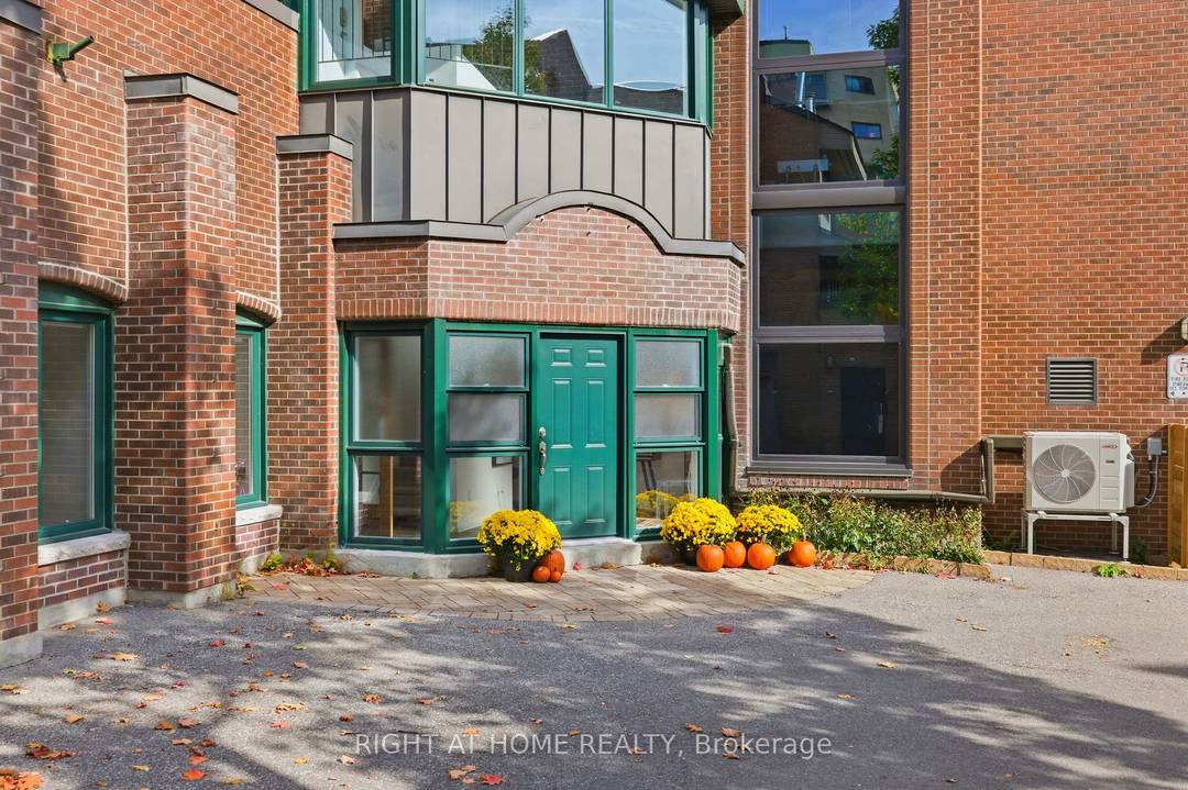 Dreaming of exquisite living in a trendy and upscale Ottawa neighbourhood ?