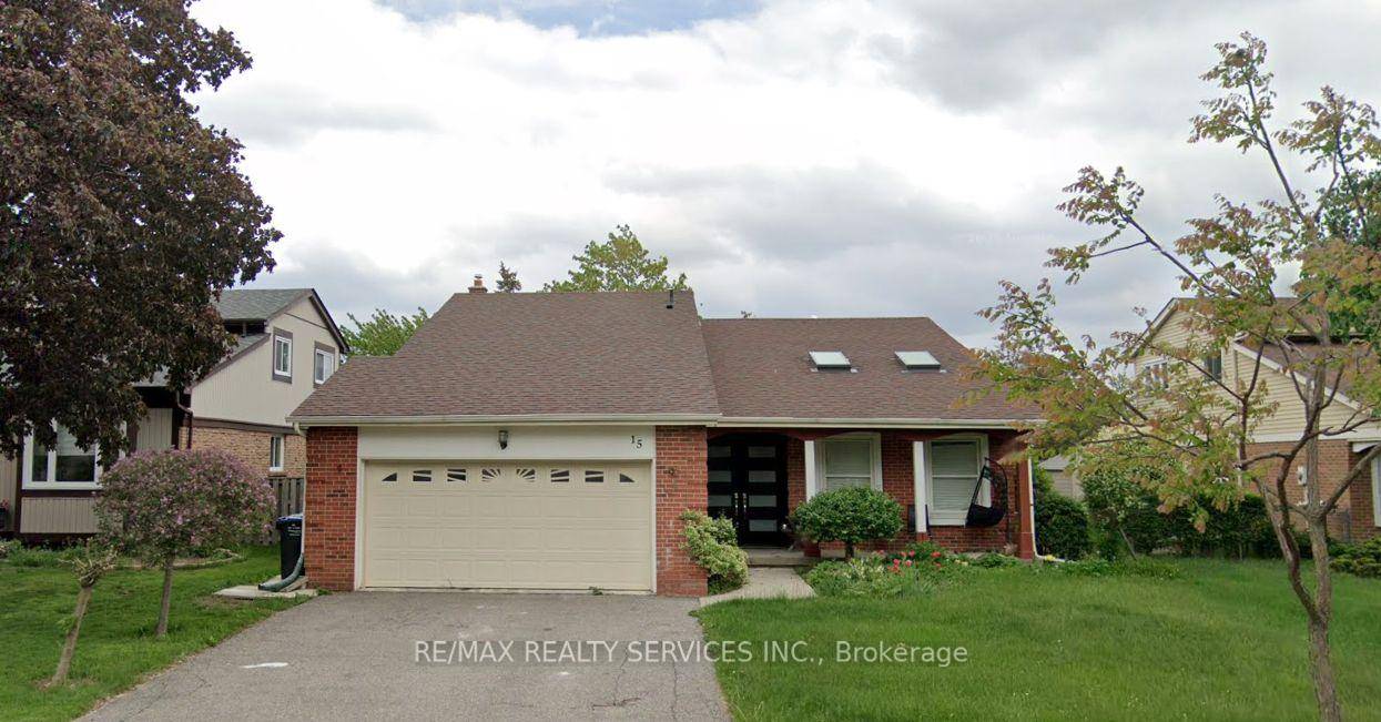 BEAUTIFUL HIGHLY UPGRADED SIDESPLIT HOME IN AN EXCELENT LOCATION FEATURING 3 BEDROOMS AND 2 FULL WASHROOMS ON THE UPPER FLOOR.