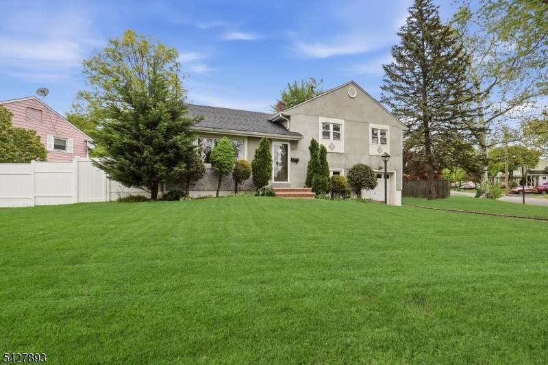 Welcome to 721 Beechwood Rd, a beautiful split level home offering modern updates, comfortable living space, and a functional layout in Sunnyside Linden.