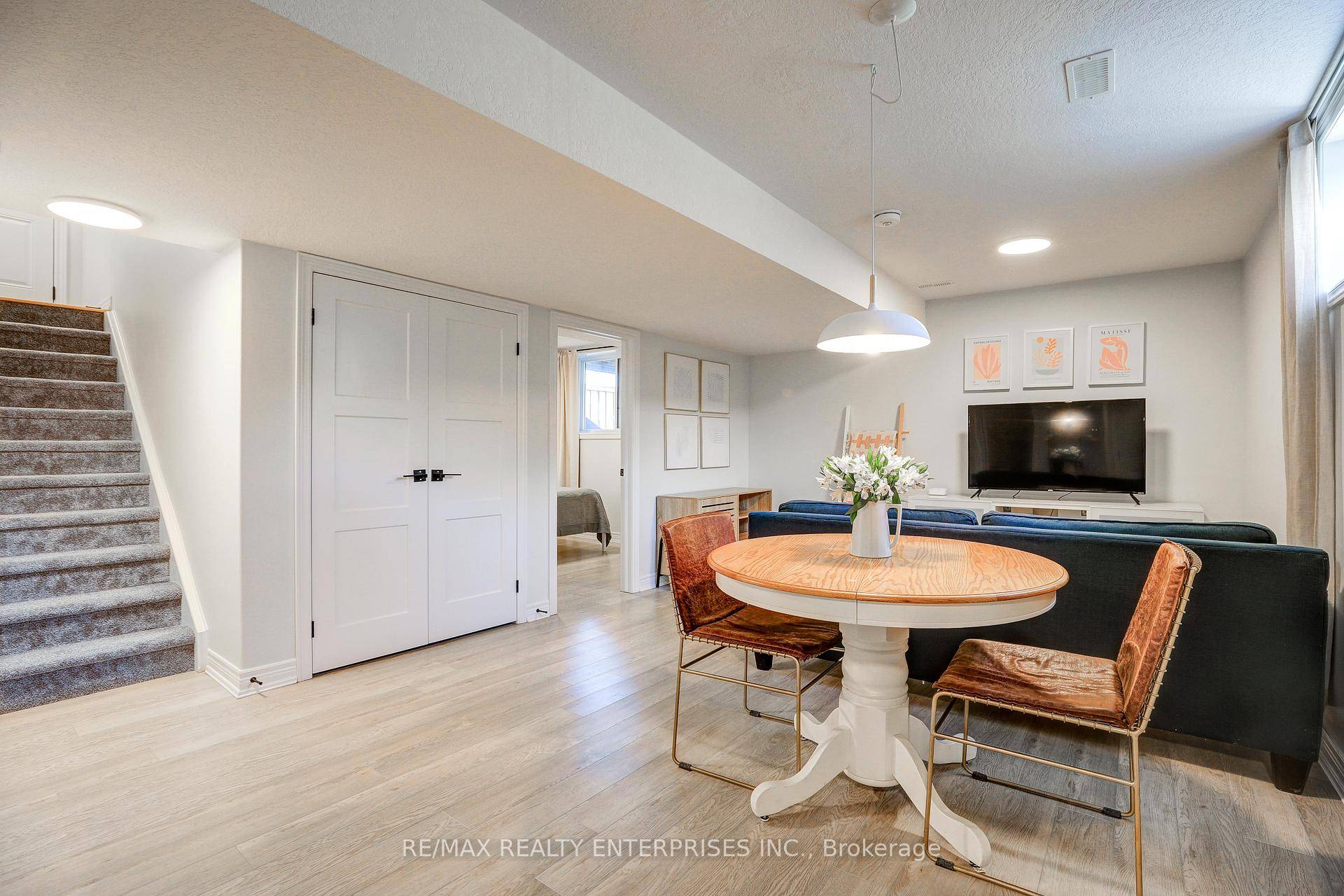 FULLY FURNISHED amp ; ALL UTILITIES INCLUDED !