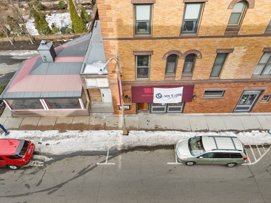 We are pleased to present a prime opportunity to acquire a fully equipped restaurant space located at 407 Main Street, Hartford, CT 06103.