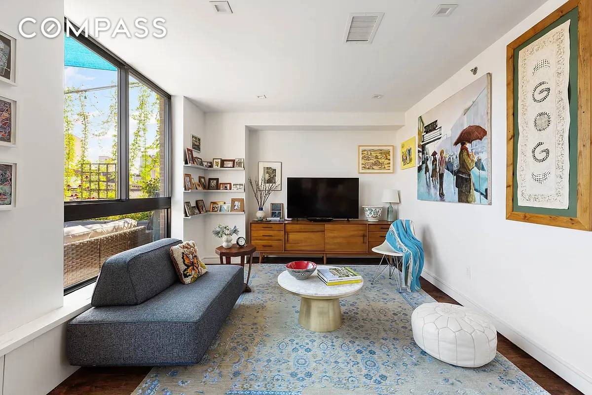 Welcome to Penthouse 5A at 336 St.