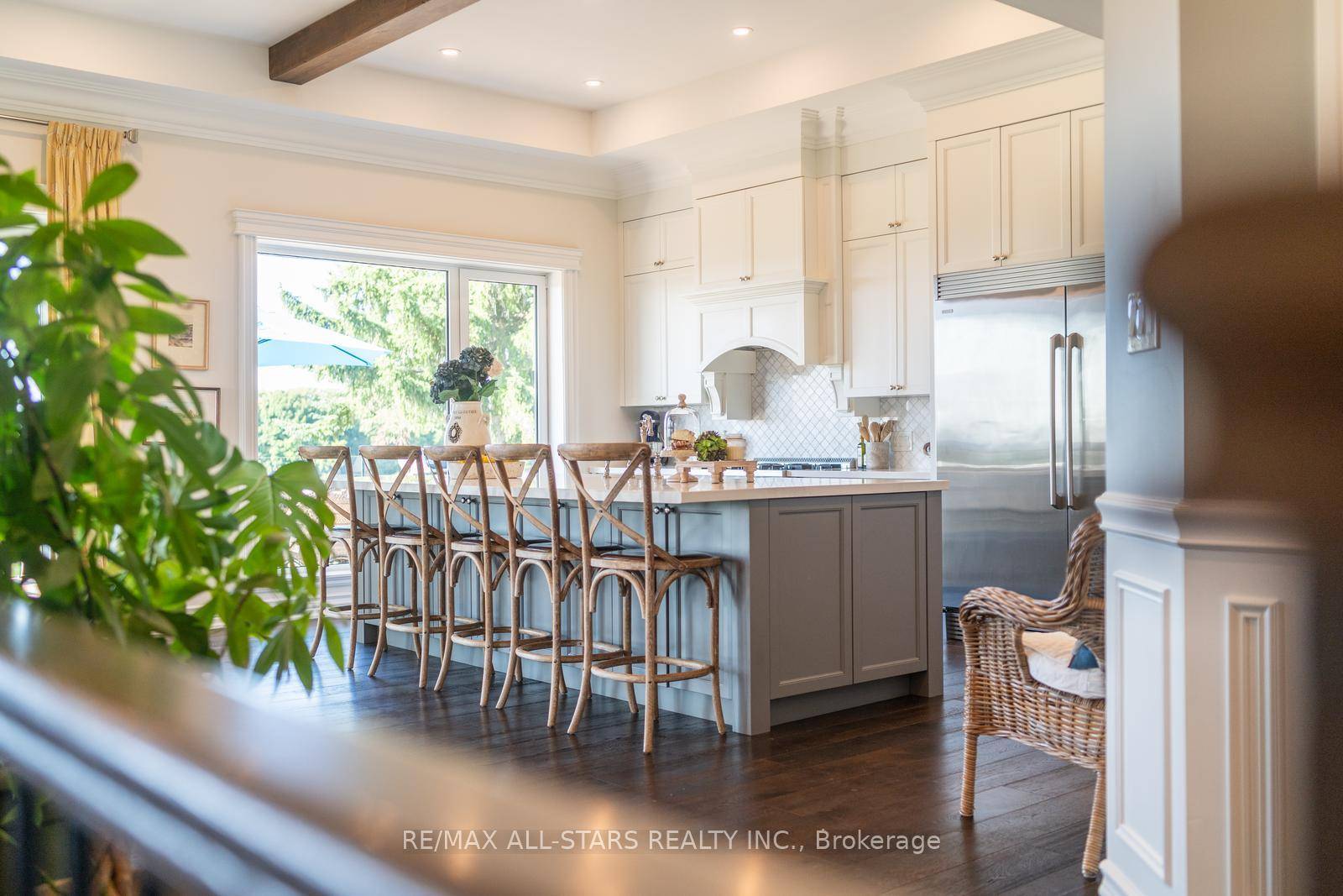 Welcome to a rare and luxurious 50acre estate where elegance, comfort, and nature harmonize beautifully.