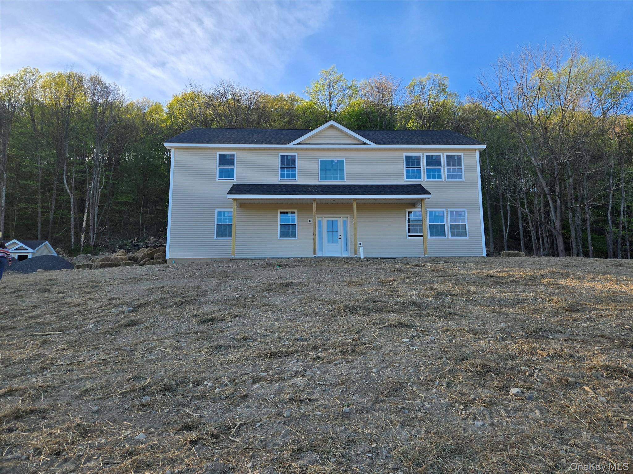Let's welcome the Summer of 2025 with this beautiful and spacious contemporary home.
