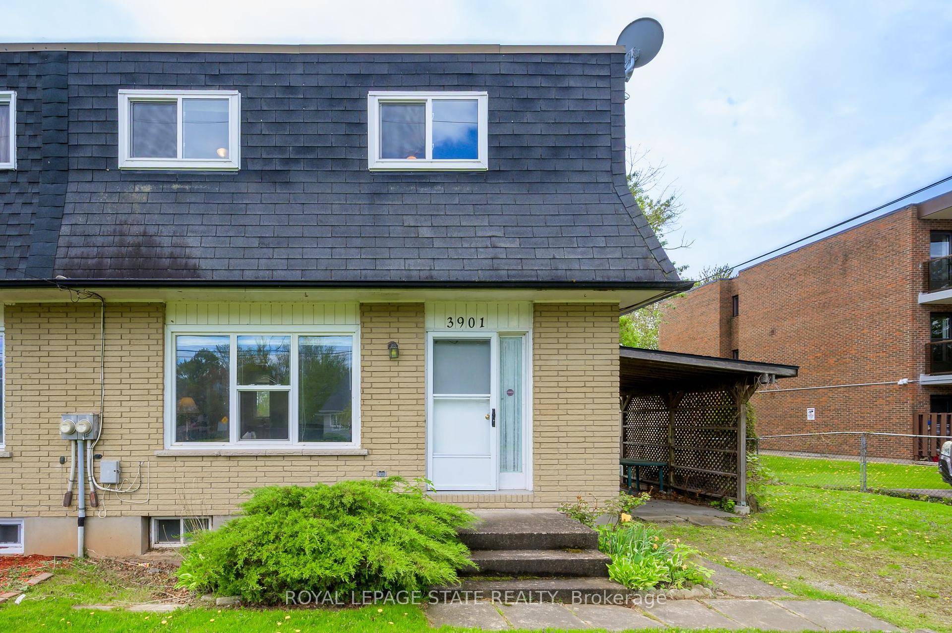 Welcome to this bright and spacious 3 1 bedroom semi detached home situated on a generous oversized lot.