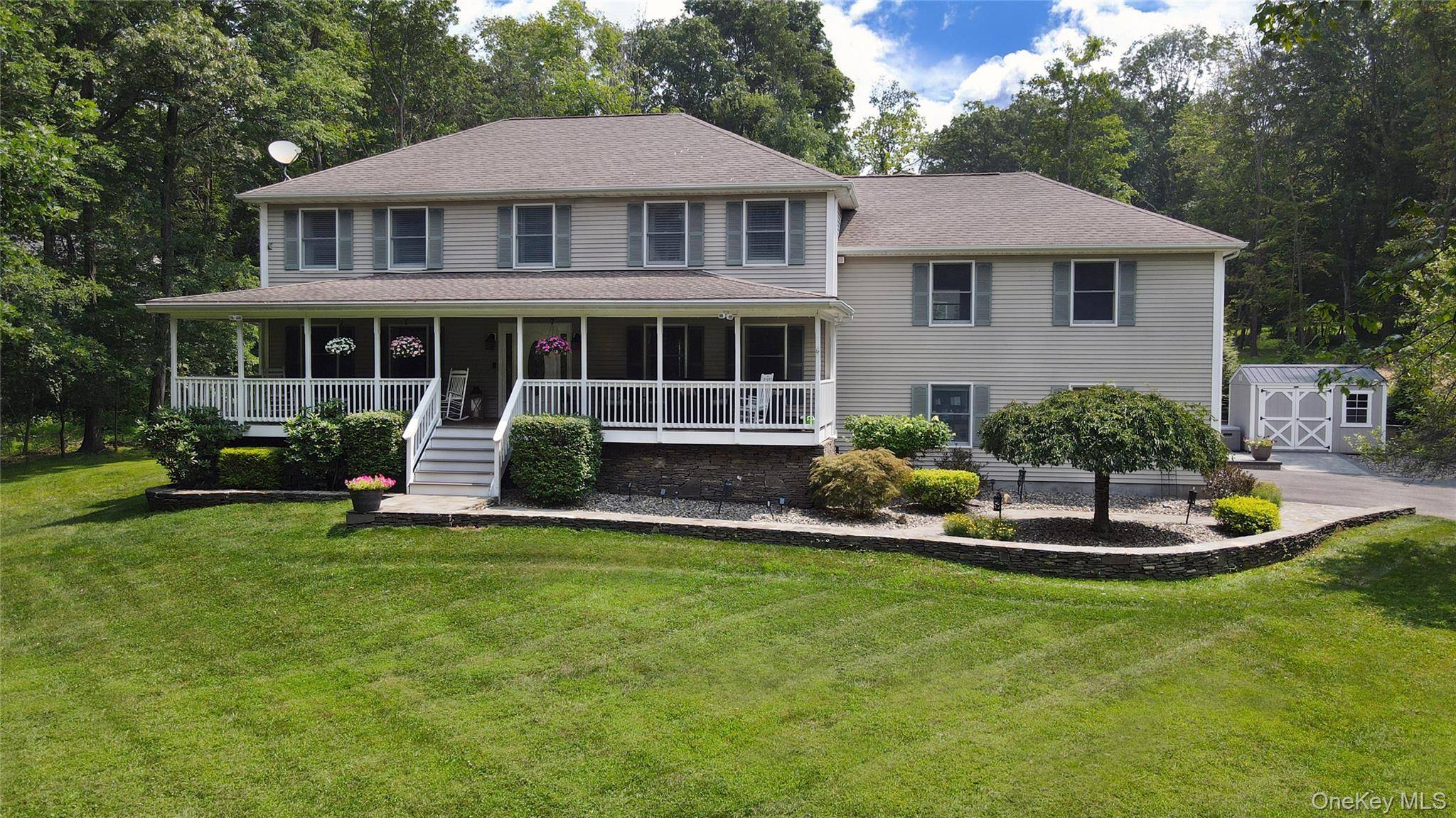 Charming Colonial retreat in Lagrangeville !