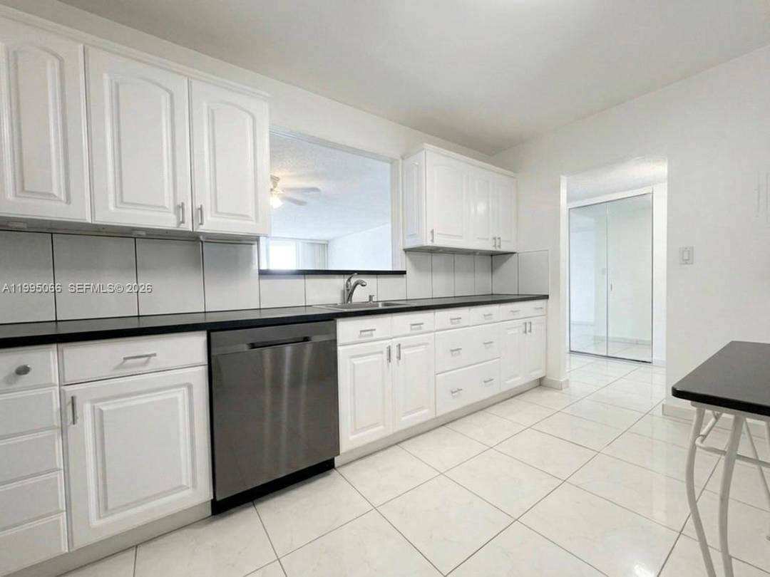 Experience coastal living in this upgraded 2 bed, 2 bath offering spectacular views of the ocean and skyline from both bedrooms and the expansive double balcony.