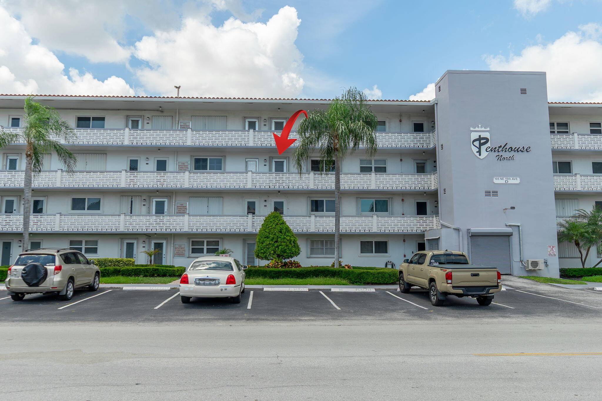 WOW ! ! ! Welcome to this Waterfront 2 beds and 2 baths in sought after Penthouse North !