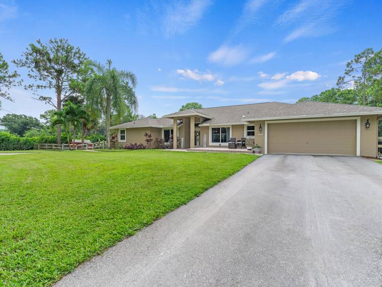 Welcome to this magnificently maintained 4 bedroom den, 3 bath home featuring generously sized bedrooms, luxury vinyl flooring throughout, vaulted ceilings, amp ; a bright open floor plan.