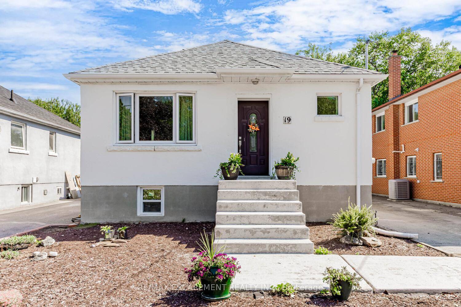 Welcome to 19 Stock Ave, a beautifully updated bungalow nestled in the vibrant heart of Islington City Centre West, steps to Kipling Station, The Queensway amp ; all urban conveniences ...
