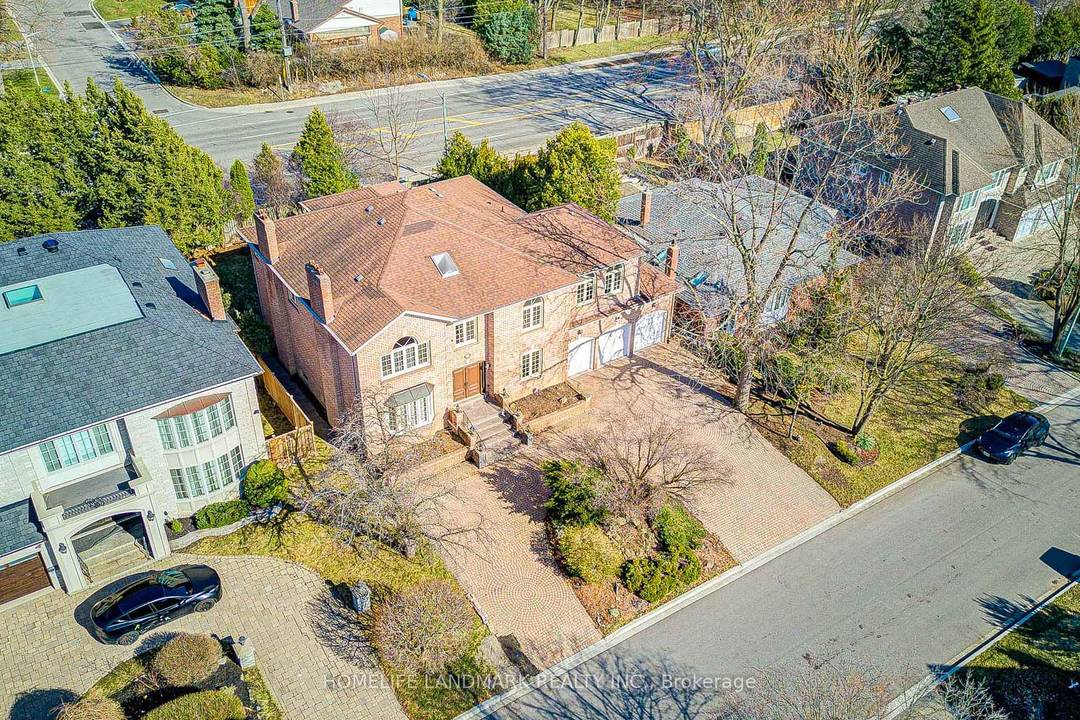 Spacious luxury residence located in the prestigious C13 Banbury Don Mills neighbourhood, surrounded by parks, ravines, and scenic bicycle trails.