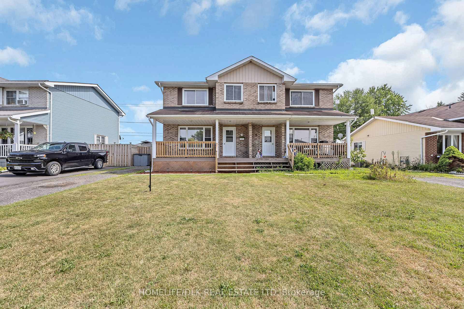 Discover this fantastic semi detached home for lease in a welcoming, family friendly neighborhood in Iroquois.