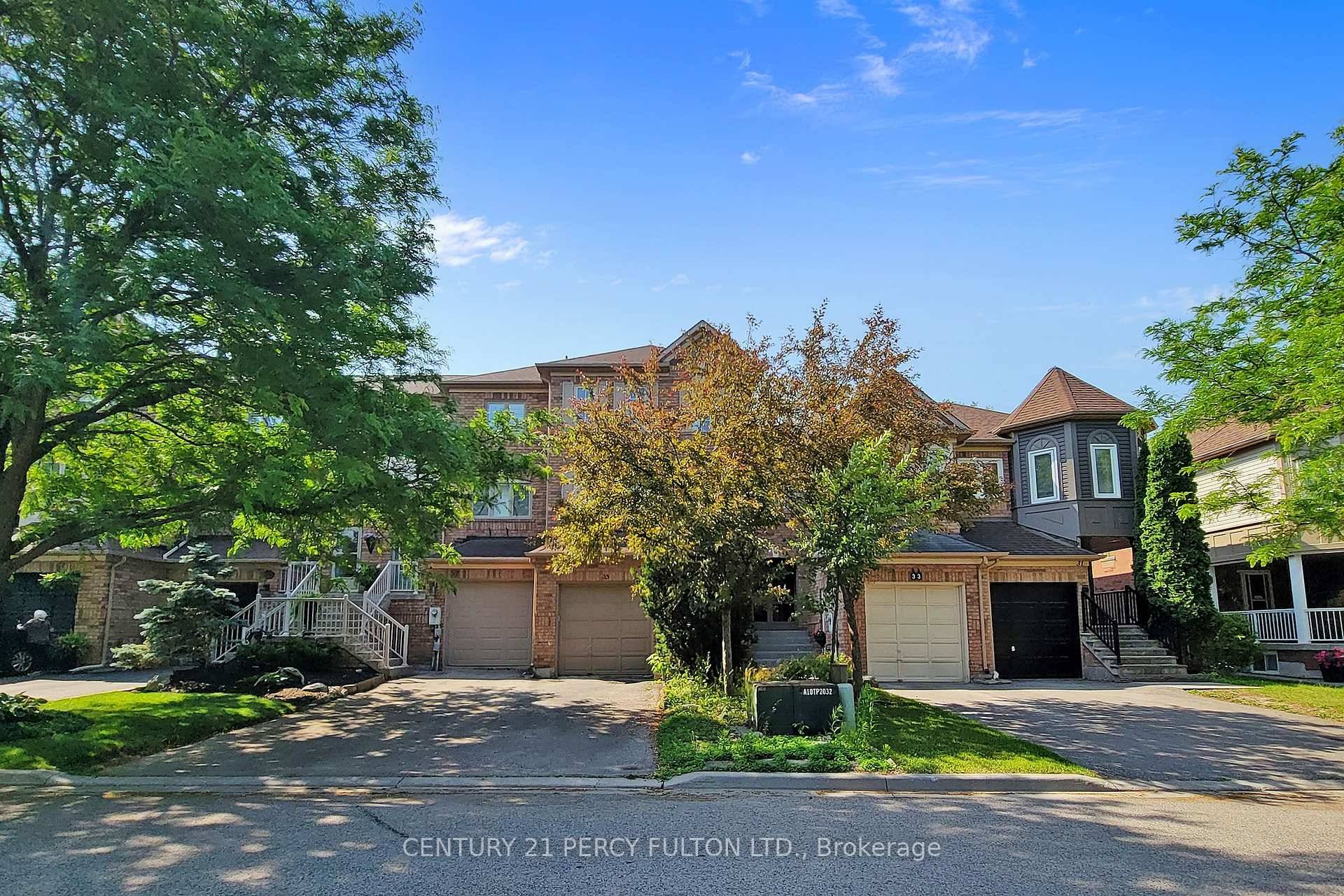 Beautiful Fully renovated top to bottom in 2023, 3 Bedroom, 3 bathroom in prime Aurora, conveniently situated right by all major amenities, transit, school, Hwy, golf course, Parks, Shopping, more ...