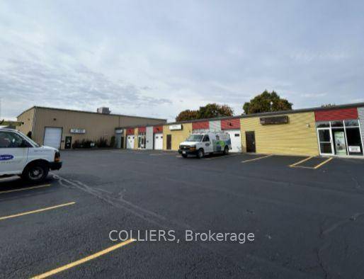 Multi unit industrial building of 11, 184 sq.