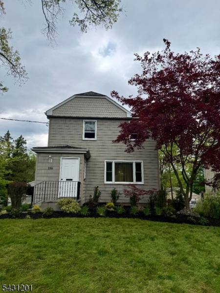 Welcome to 186 W. Northfield Road a home that is a well maintained and conveniently located in the heart of Livingston.