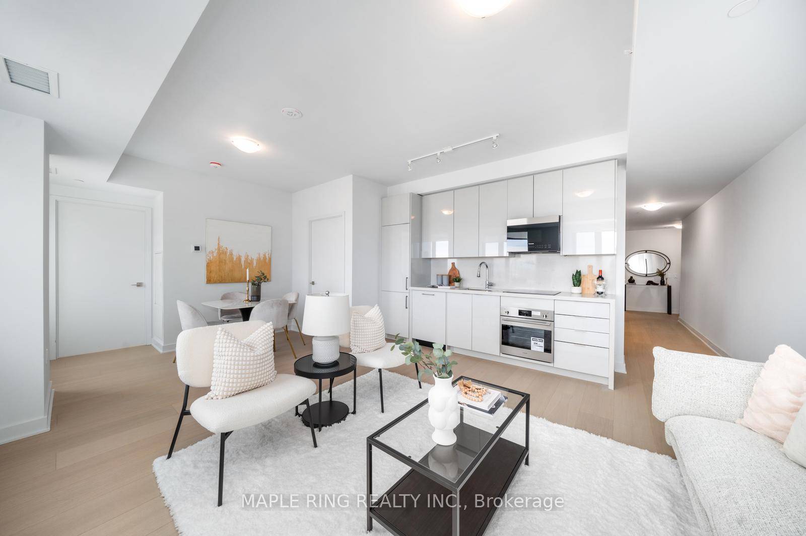 Luxury Living at CG Tower Vaughan's Landmark Tower !