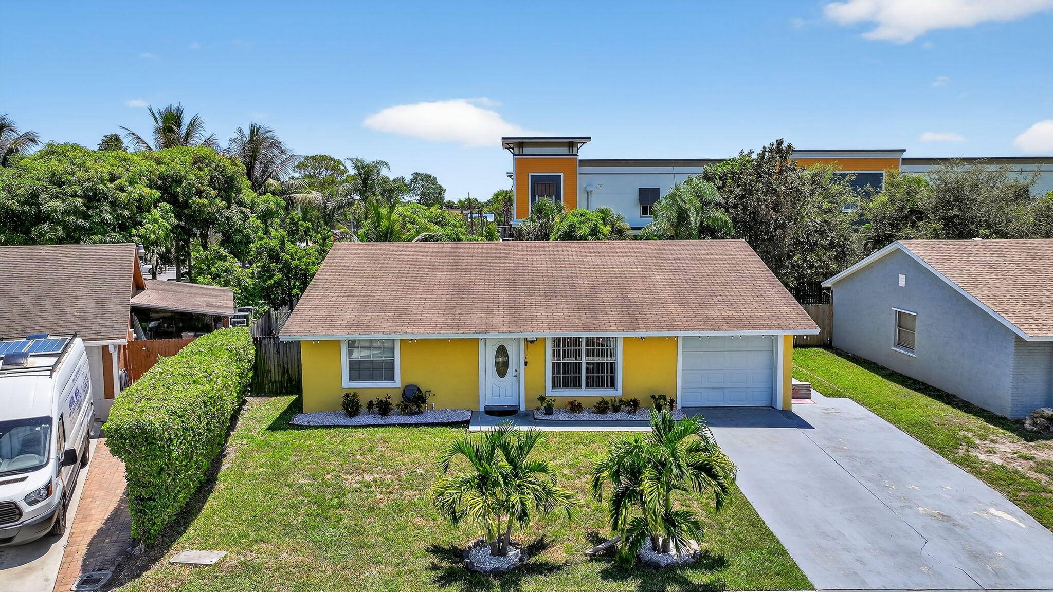 Welcome to this charming 3 bedroom, 2 bath home located in the desirable Concept Homes community of Lantana.