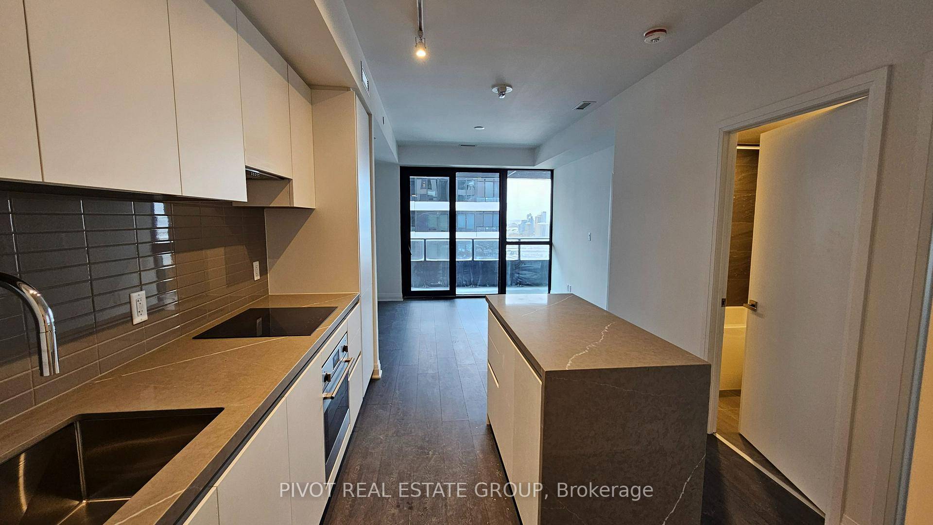 Welcome to 4015 The Exchange in the heart of downtown Mississauga, steps to Square One !