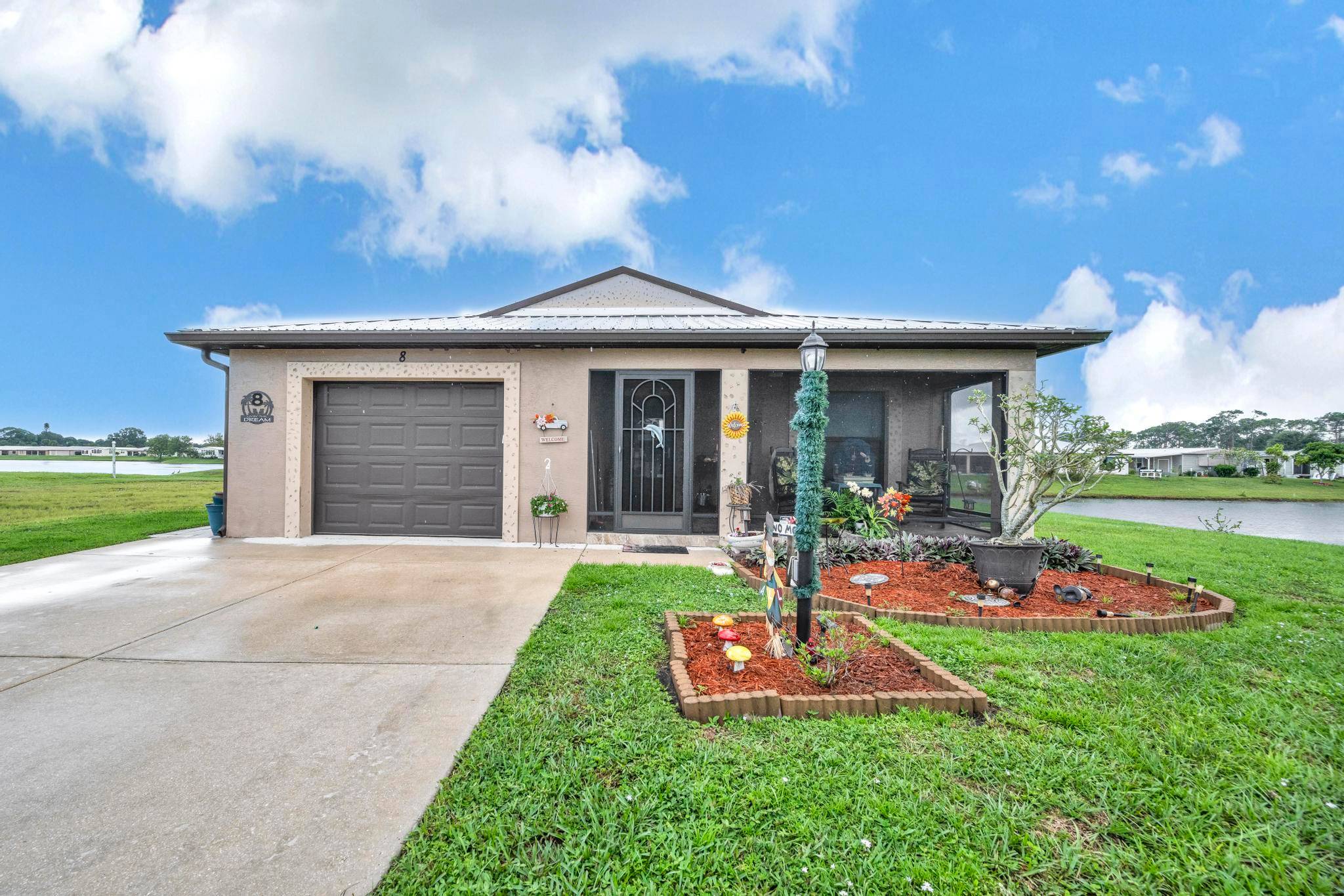 Charming 2BR 2BA CBS home in Spanish Lakes County Club Village !