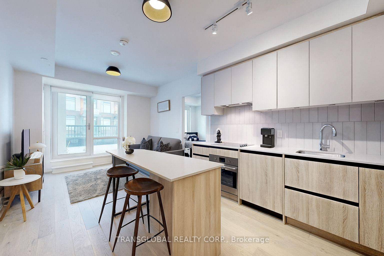Terrace unit ! Welcome to luxury living in the heart of Thornhill !