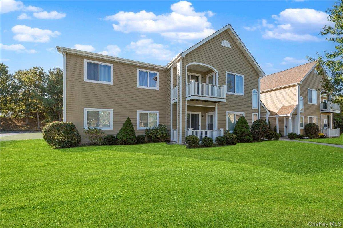 Welcome to Birchwood at Spring Lake Country Club living at its finest !