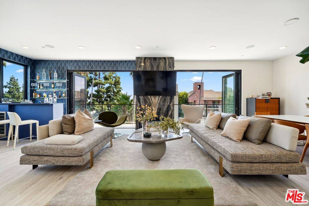 137 N Doheny Dr 4BR Beverly Grove La