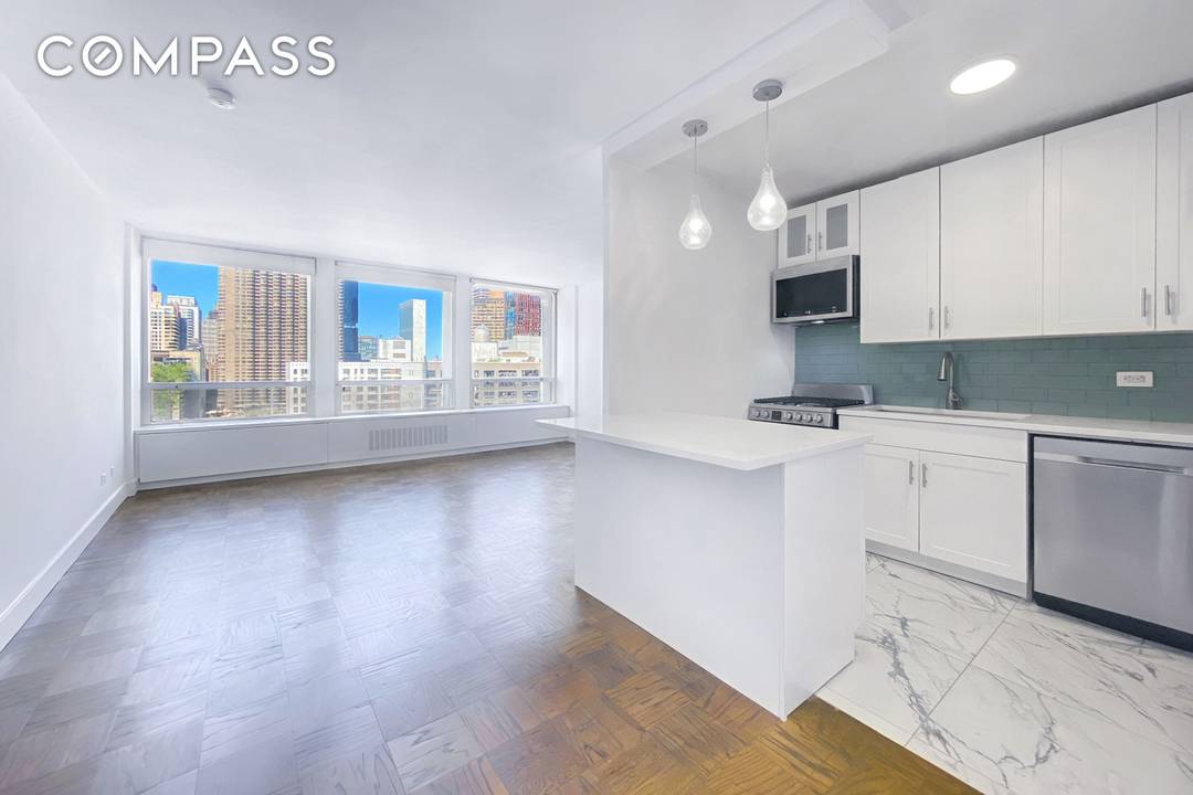 Extra large studio, offering impressive scale, light, and versatility.