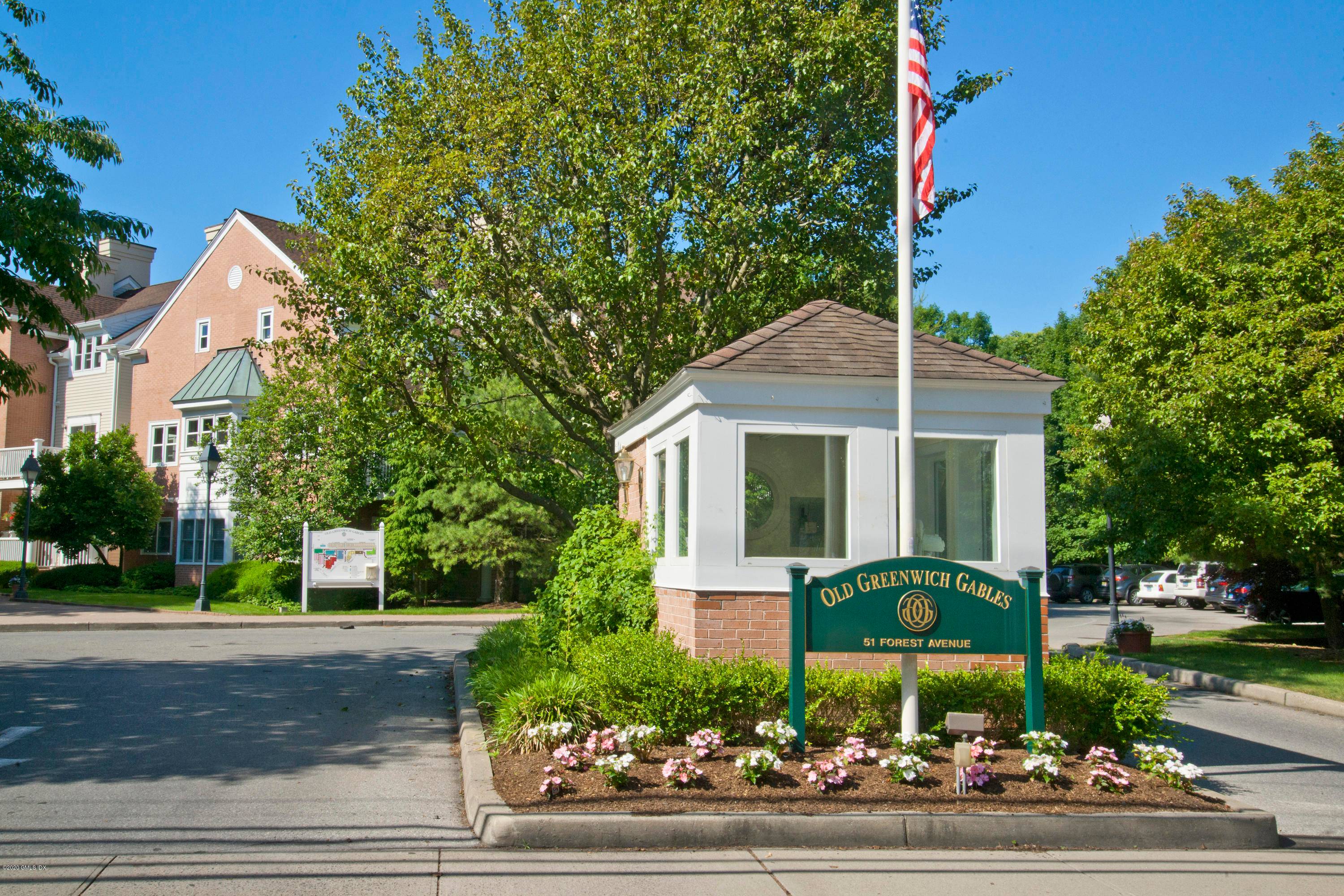 First floor unit at Old Greenwich Gables offers an extensive private, landscaped terrace, one floor living with spacious master suite, generous closet space, and master bath with soaking tub and ...