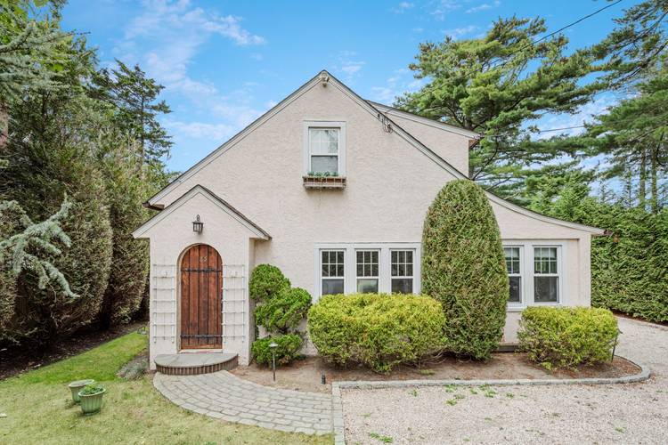 Charming Stucco Cottage