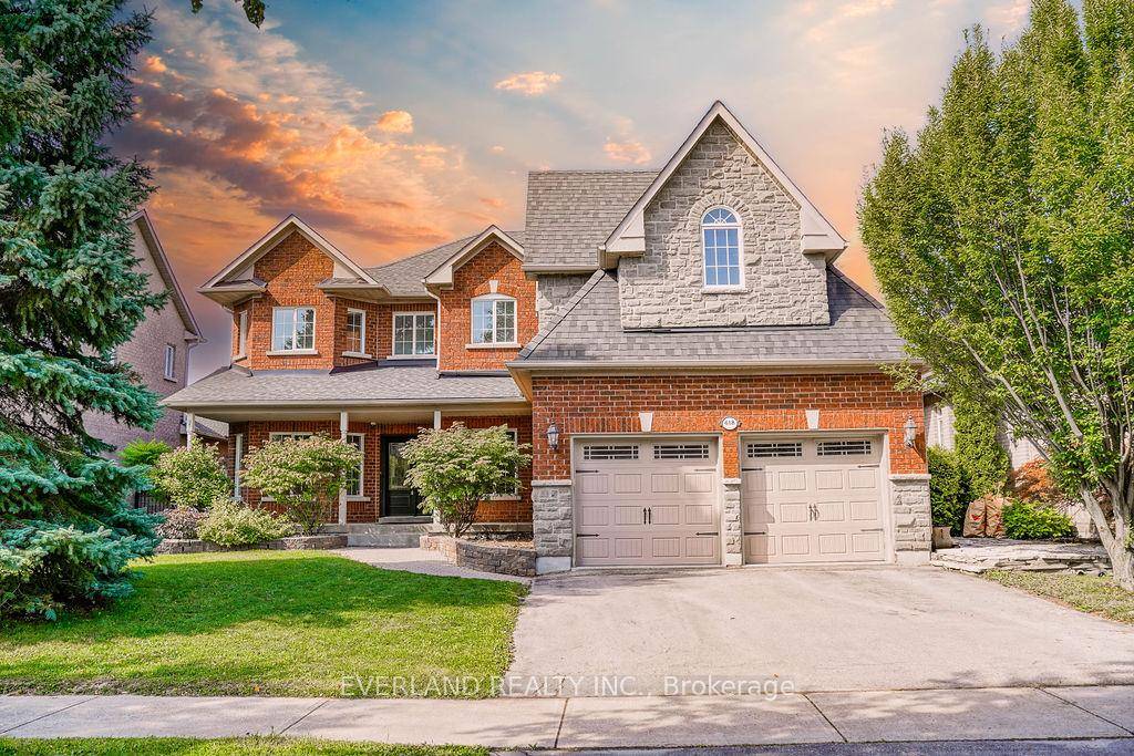 Stunning Impeccably Maintnd Executive 4 Bdr Home On Premium Lot W No properties at the back 9 Foot M Floor Ceilings, Spacious Rooms, Family Size Kitchen W Island amp ; ...