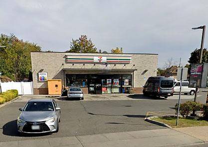 Tenant 7 Eleven. NN Lease Landlord is responsible for roof and structure.