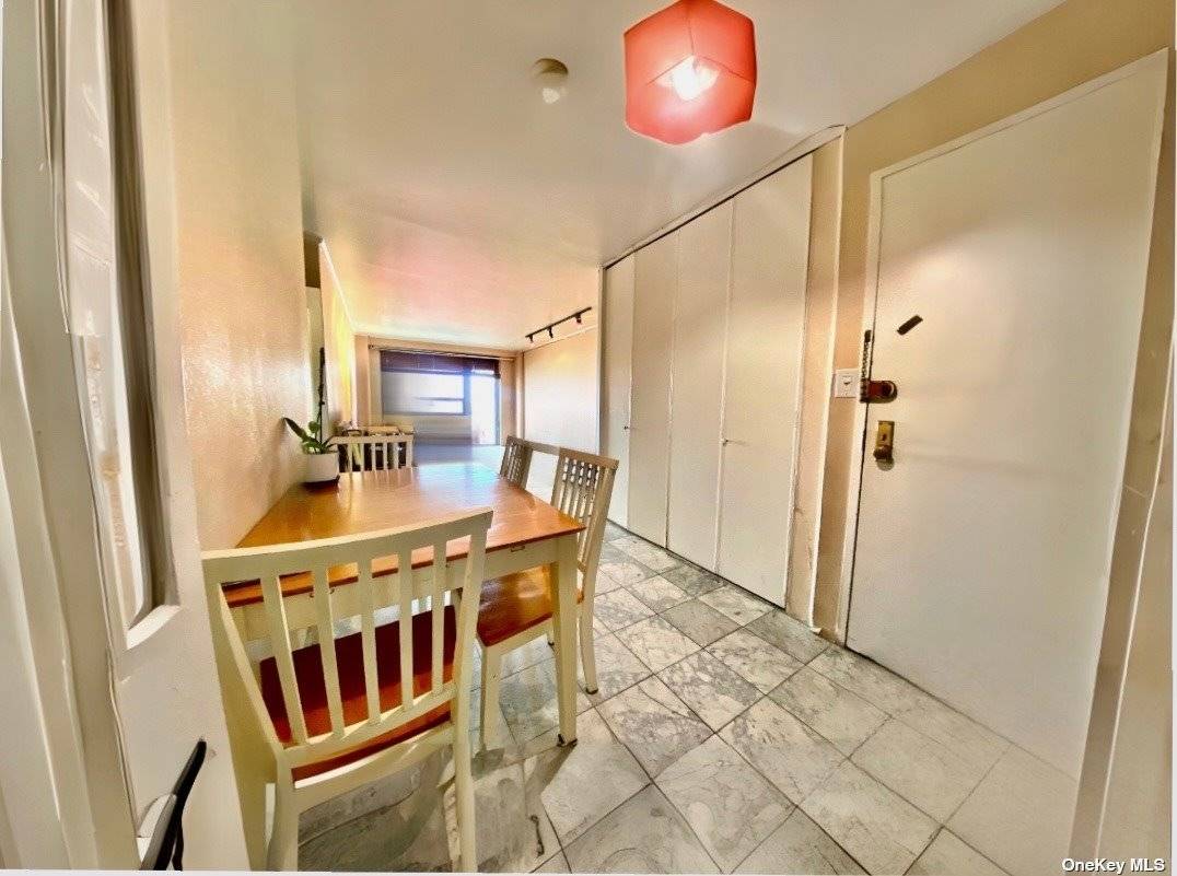 Welcome to Apt 11D, a bright and spacious true one bedroom apartment, located inside the beautiful Park Plaza building in the heart of Rego Park with 24 hour attended entrances ...