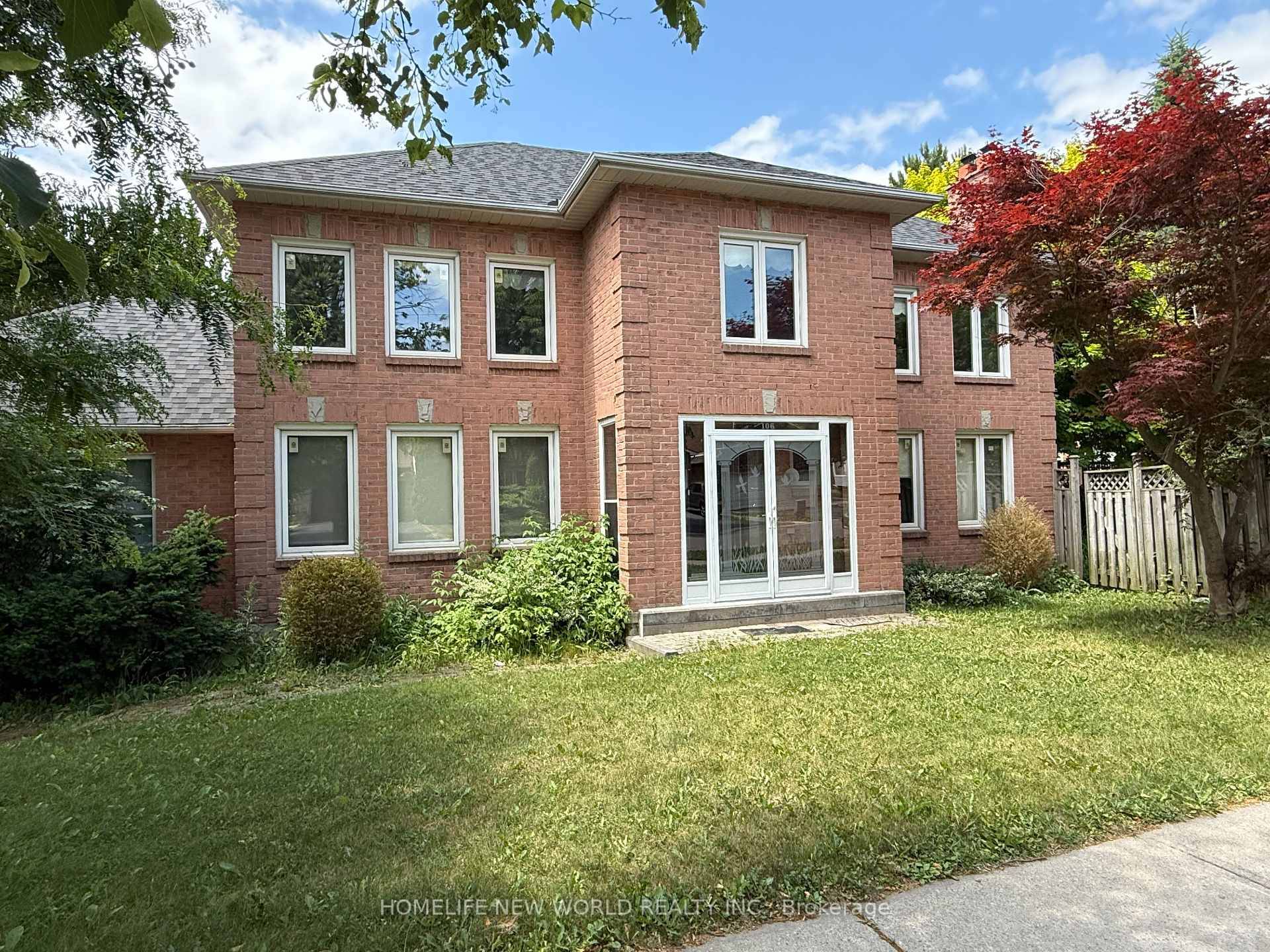 Rarely offered 4 2 Detached home On A Premium corner Lot with a very bright, spacious layout and a sun filled, south east facing In This Prestigious Buttonville Community !