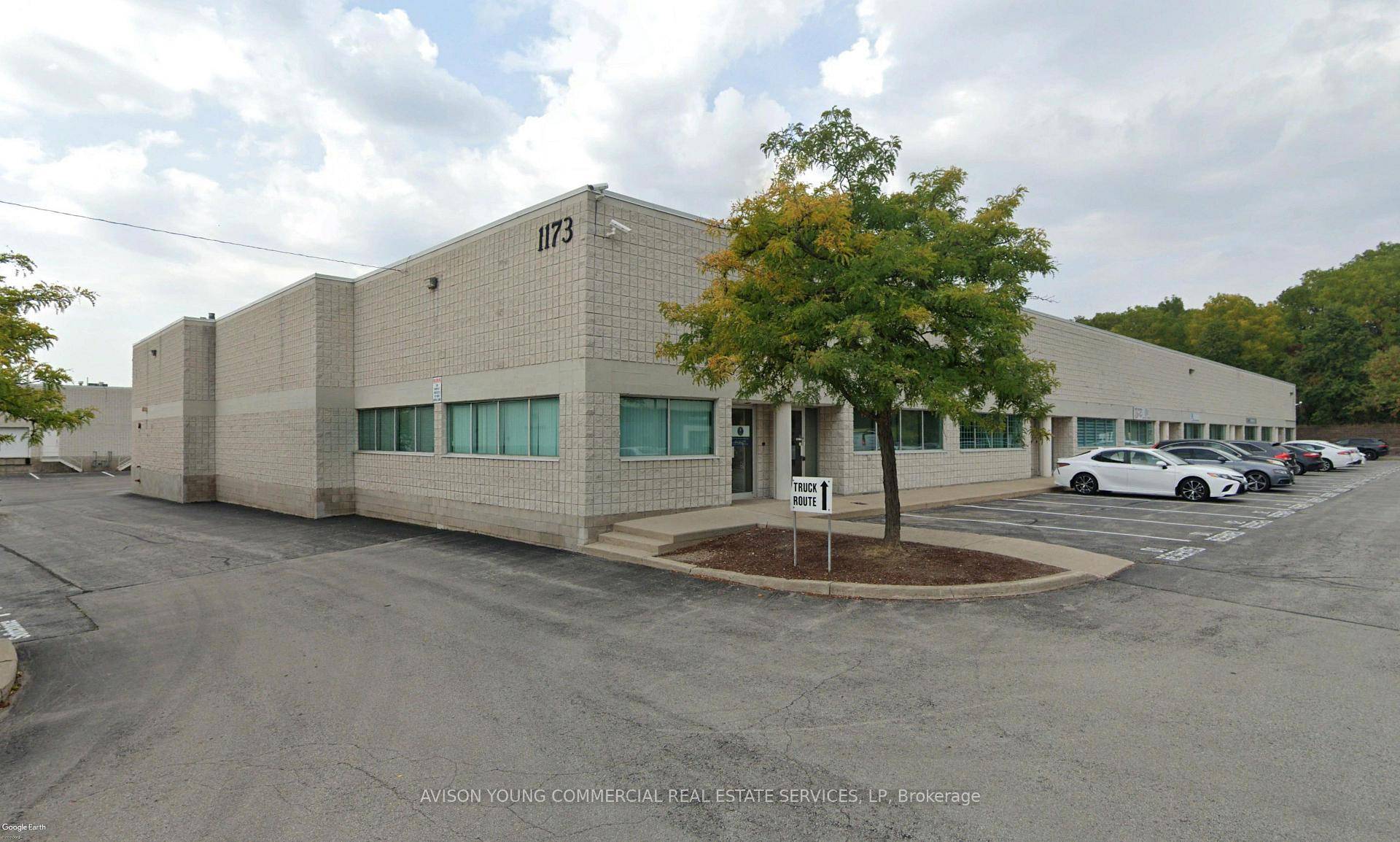 Excellent industrial unit in a professionally managed complex.