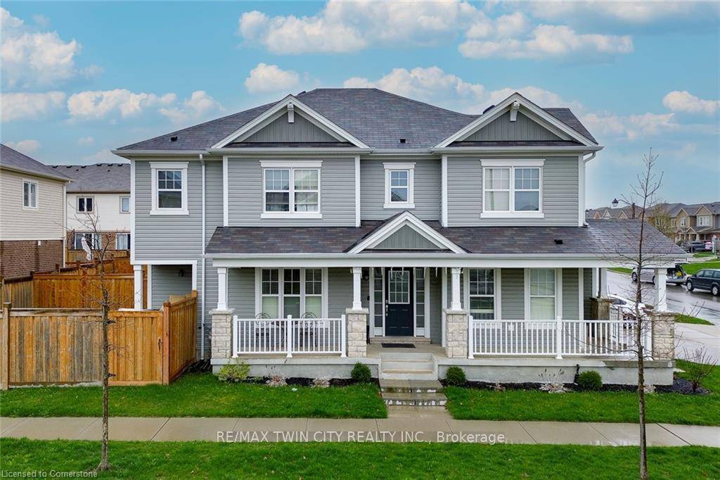 Welcome to 18 BLUE OAK Perfect Opportunity to lease this beautiful Detached House.