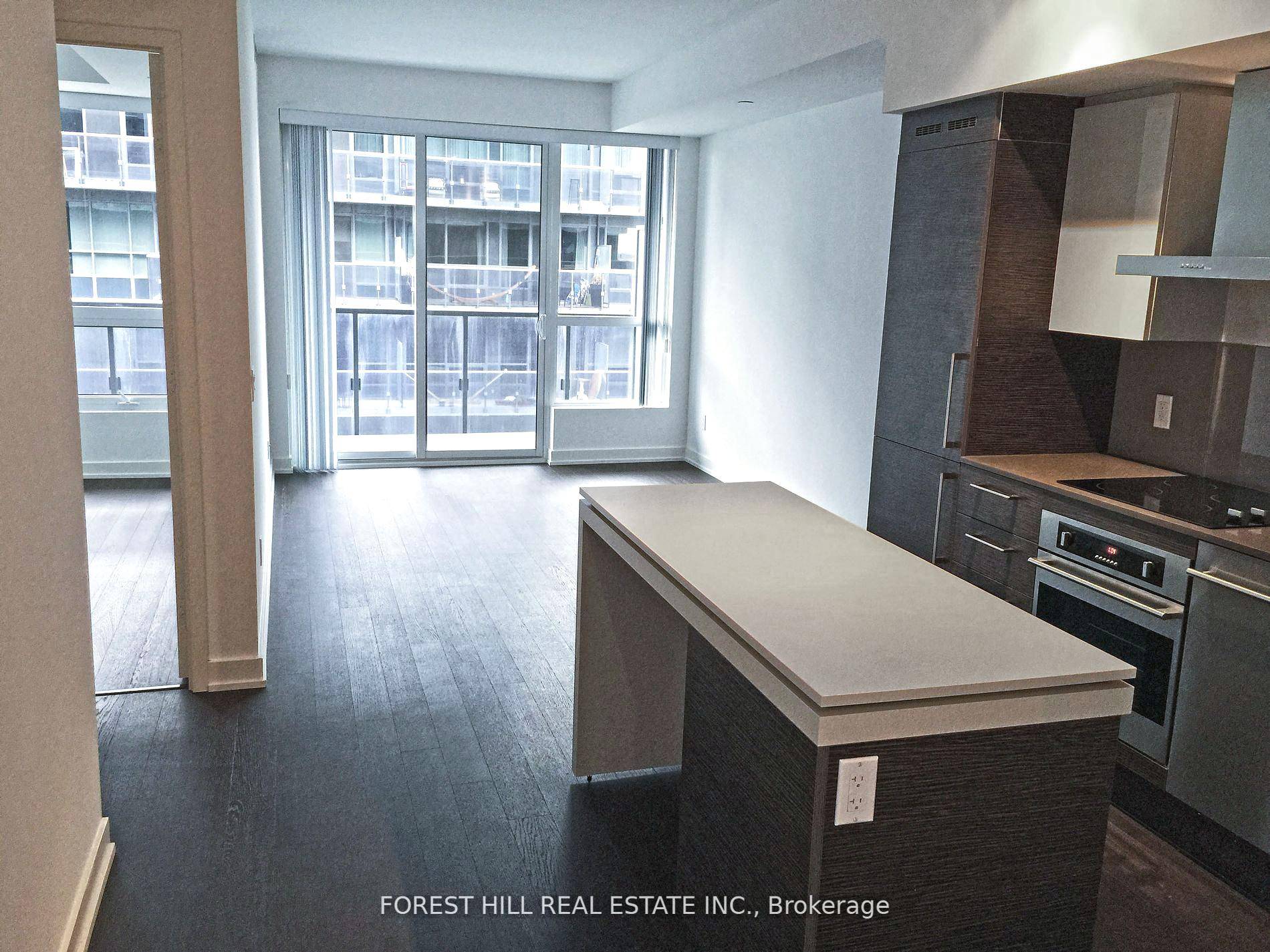 1Bed Den W Parking Locker amp ; Large 20' Balcony Dna3 In The Heart Of Trendy King St W.