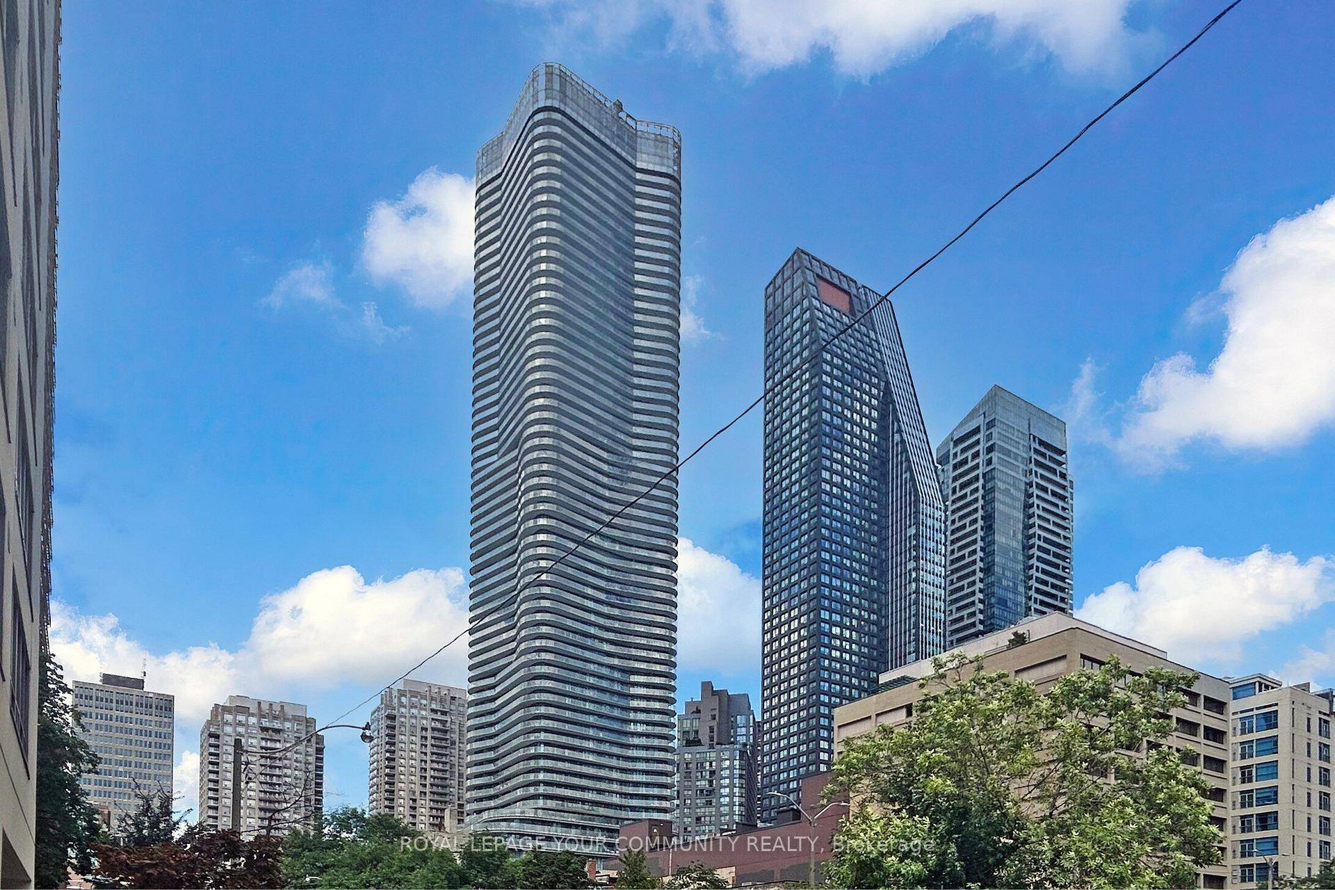 Excellent Location ! W Unblocked South View Of Panoramic City And Lake View.