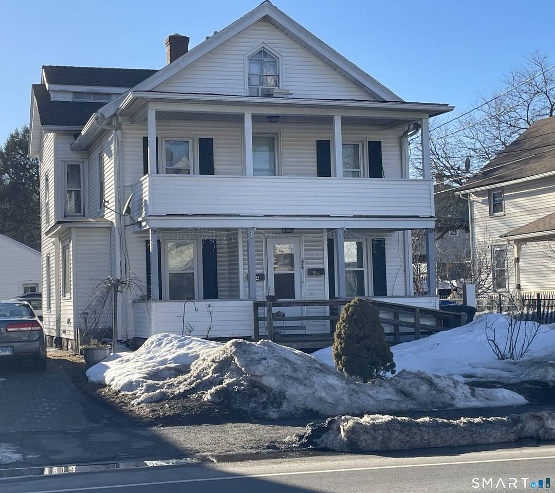 Investors take notice ! Incredible opportunity to live in one unit and offset your mortgage with rental income from the second !