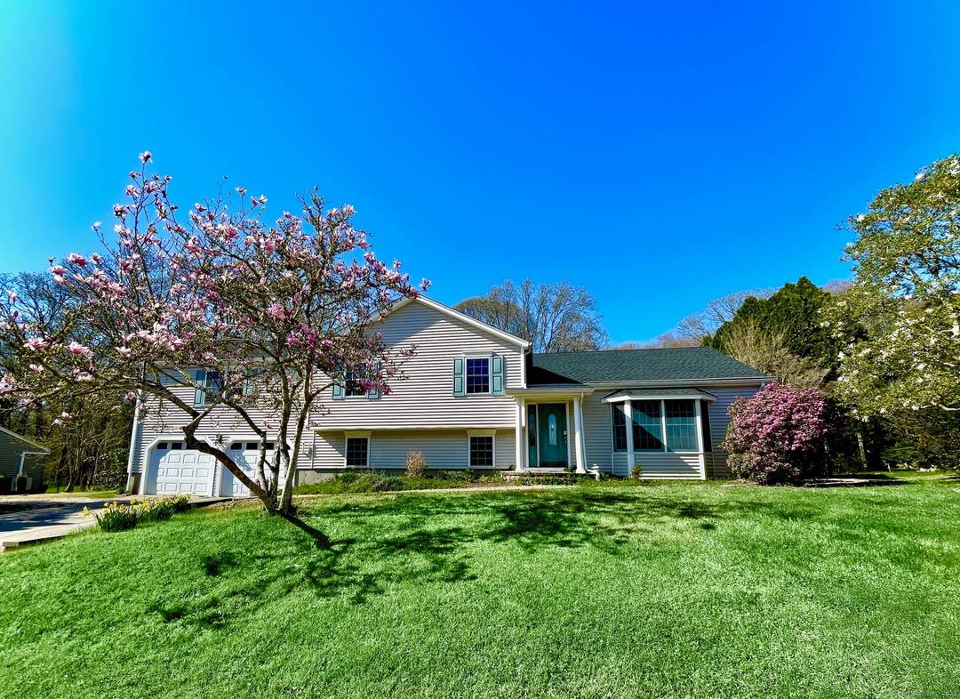 SUMMER RENTAL AVAILABLE May Sept 4, 500 monthly, June, July August 5, 500 monthly.