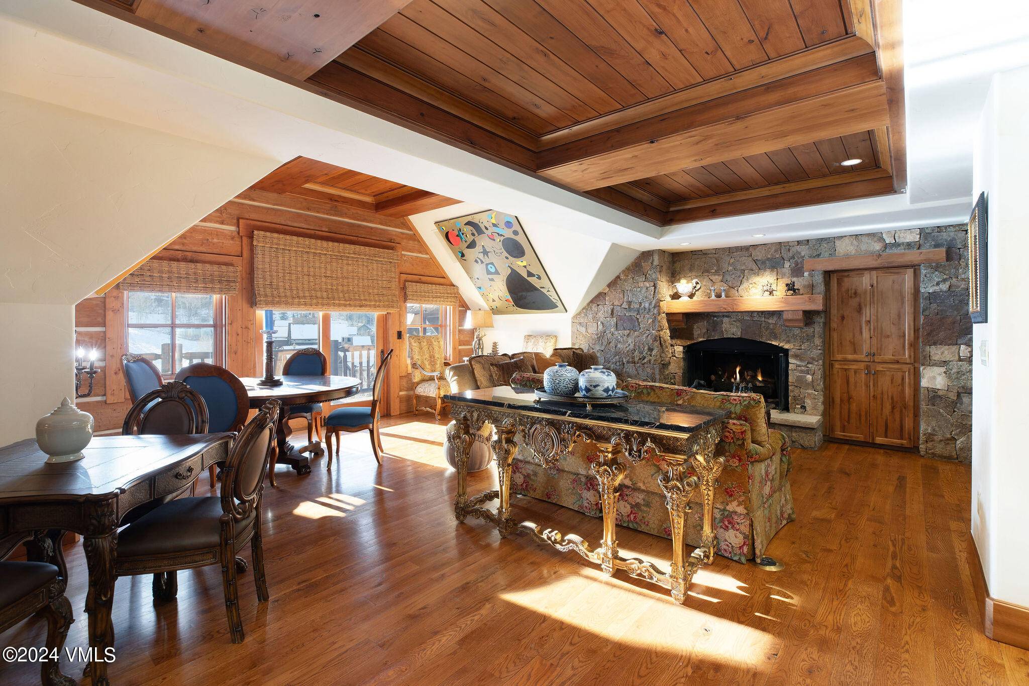 Rare opportunity to own a top floor penthouse at the exclusive Ritz Carlton with vaulted ceilings and dramatic sunlit views south of the ski slopes and mountains beyond.