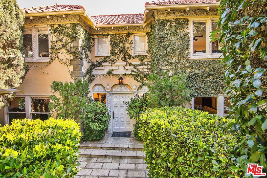 2022   Whitley Ave 5BR Hollywood Hills East La