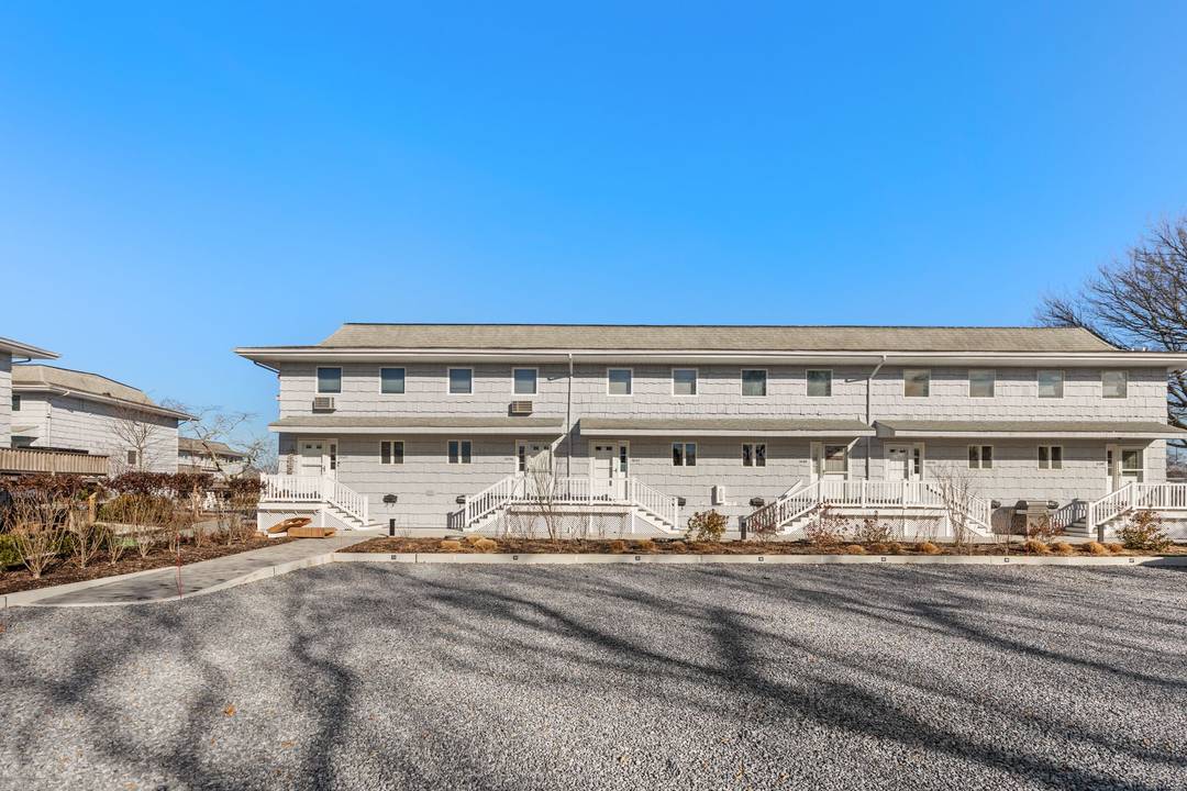 WESTHAMPTON LUXURY WATERFRONT CONDO