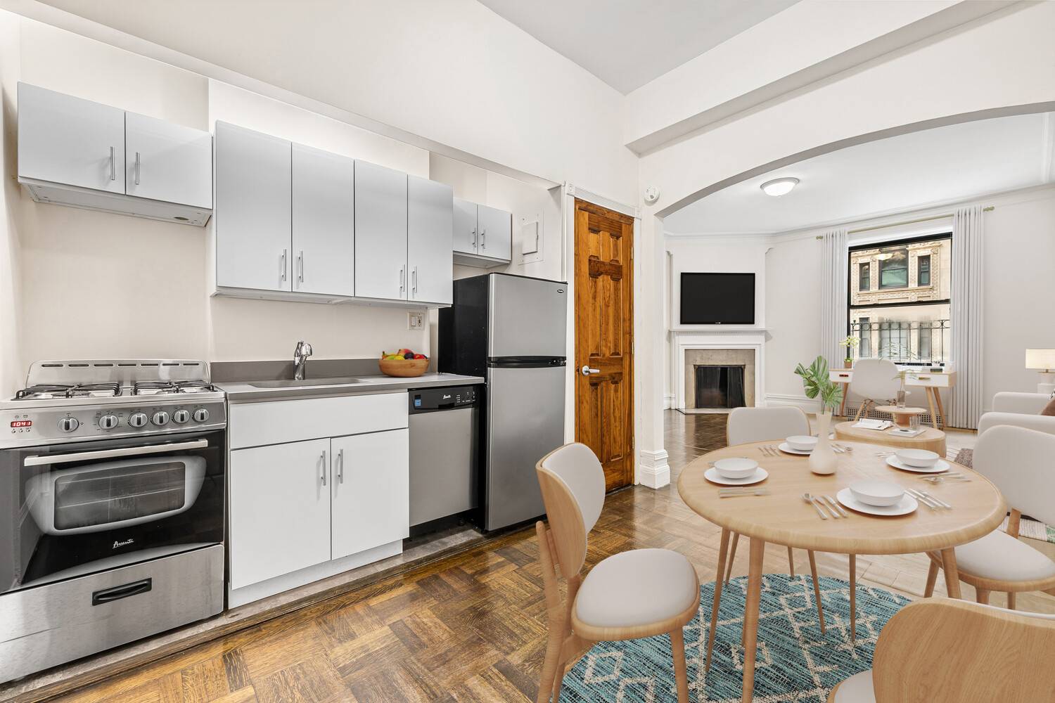Incredible NoMad opportunity in elevator building SPONSOR UNIT NO BOARD APPROVAL ALL CASH PURCHASE REQUIRED IMMEDIATE, UNRESTRICTED SUBLETTING ALLOWED Tucked inside a storied NoMad building, this all cash sponsor unit ...