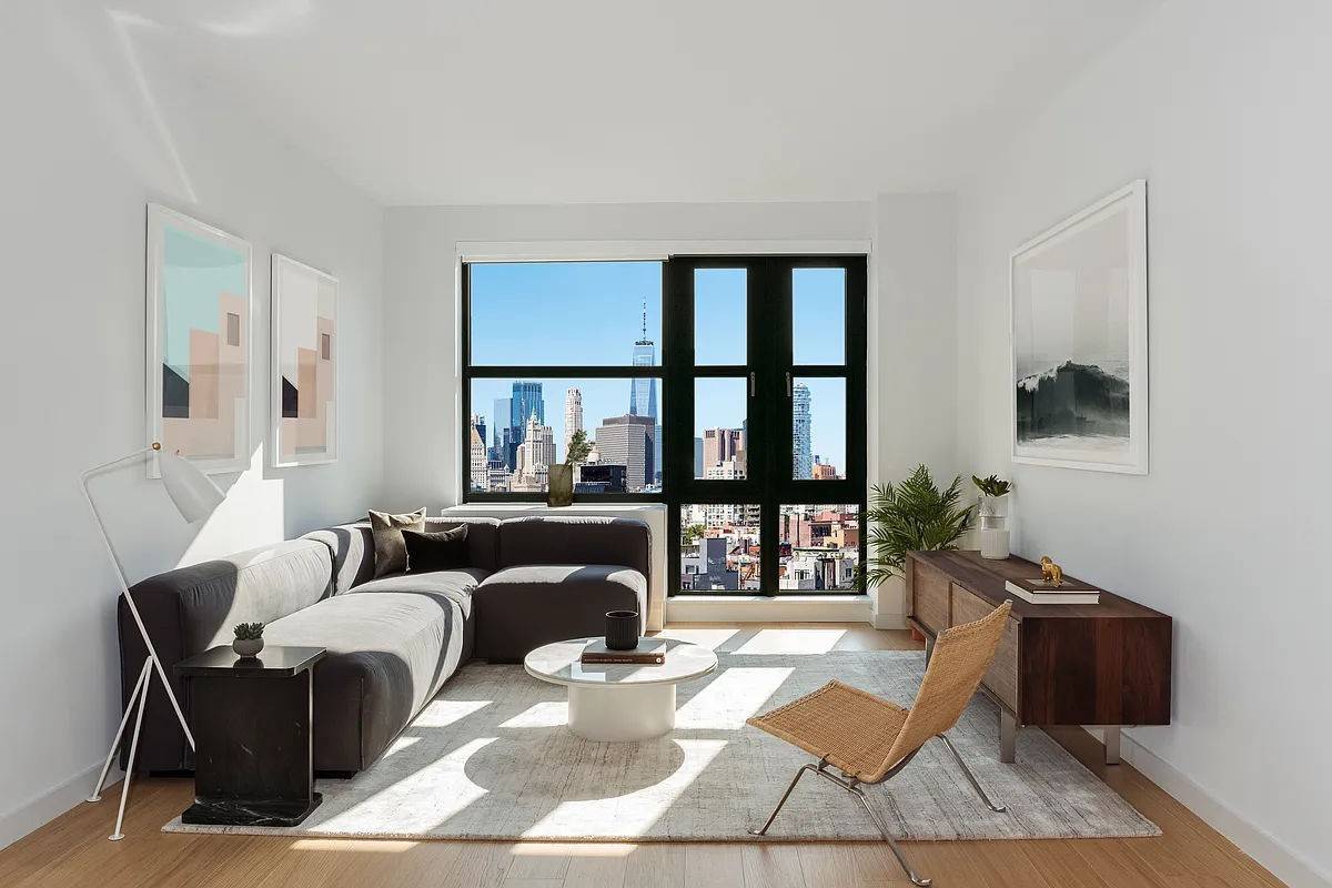 City views and Light all day in this South facing 2 bed 2 bath with balcony !