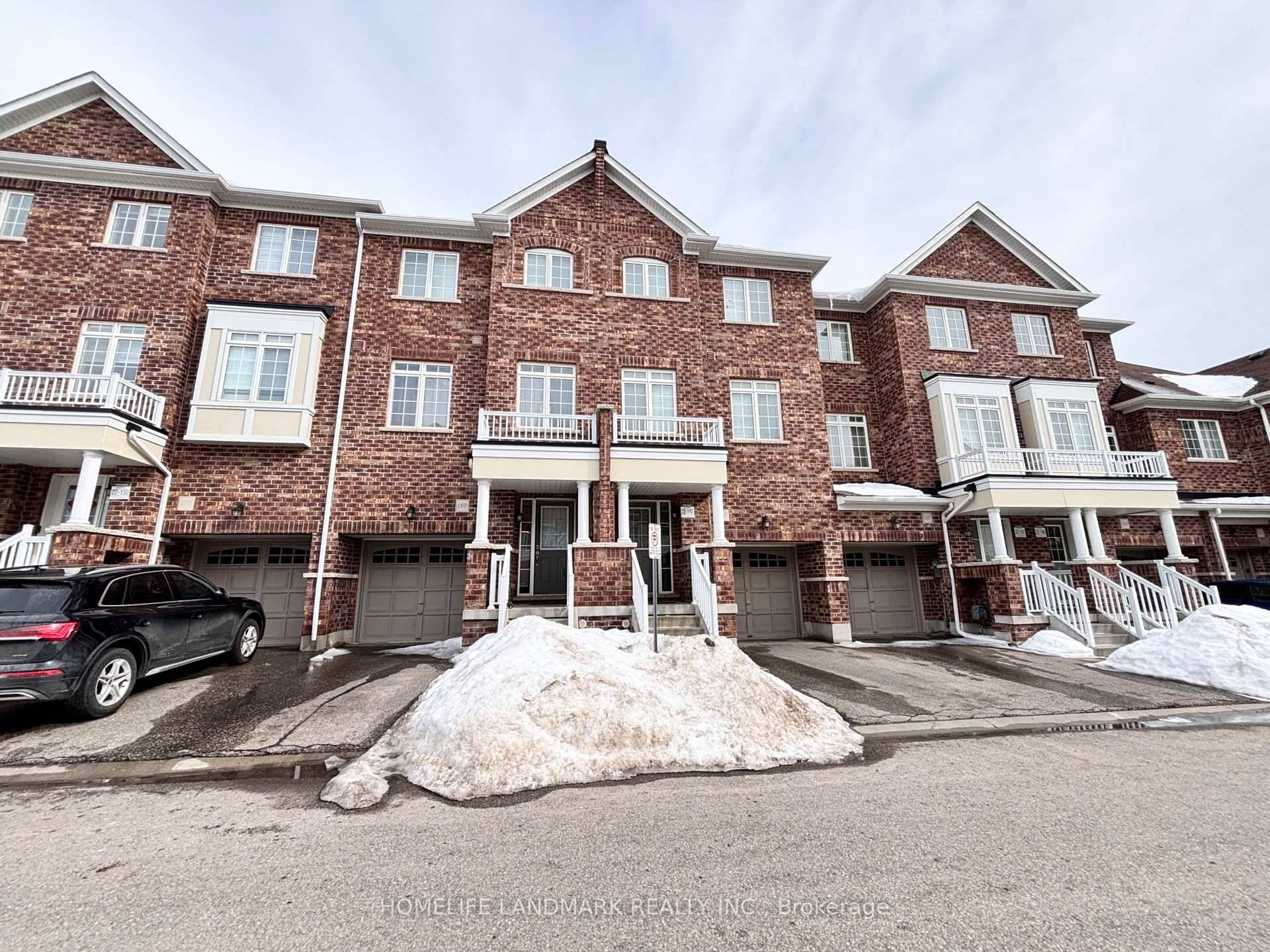 Welcome To Greenborough Stunning Well Maintained Open Concept Townhome, 1803 Sq Ft As Per MPAC Includes 3 Spacious Bedrooms Ensuite Master B R, Large Eat In Kitchen, Living Rm W ...