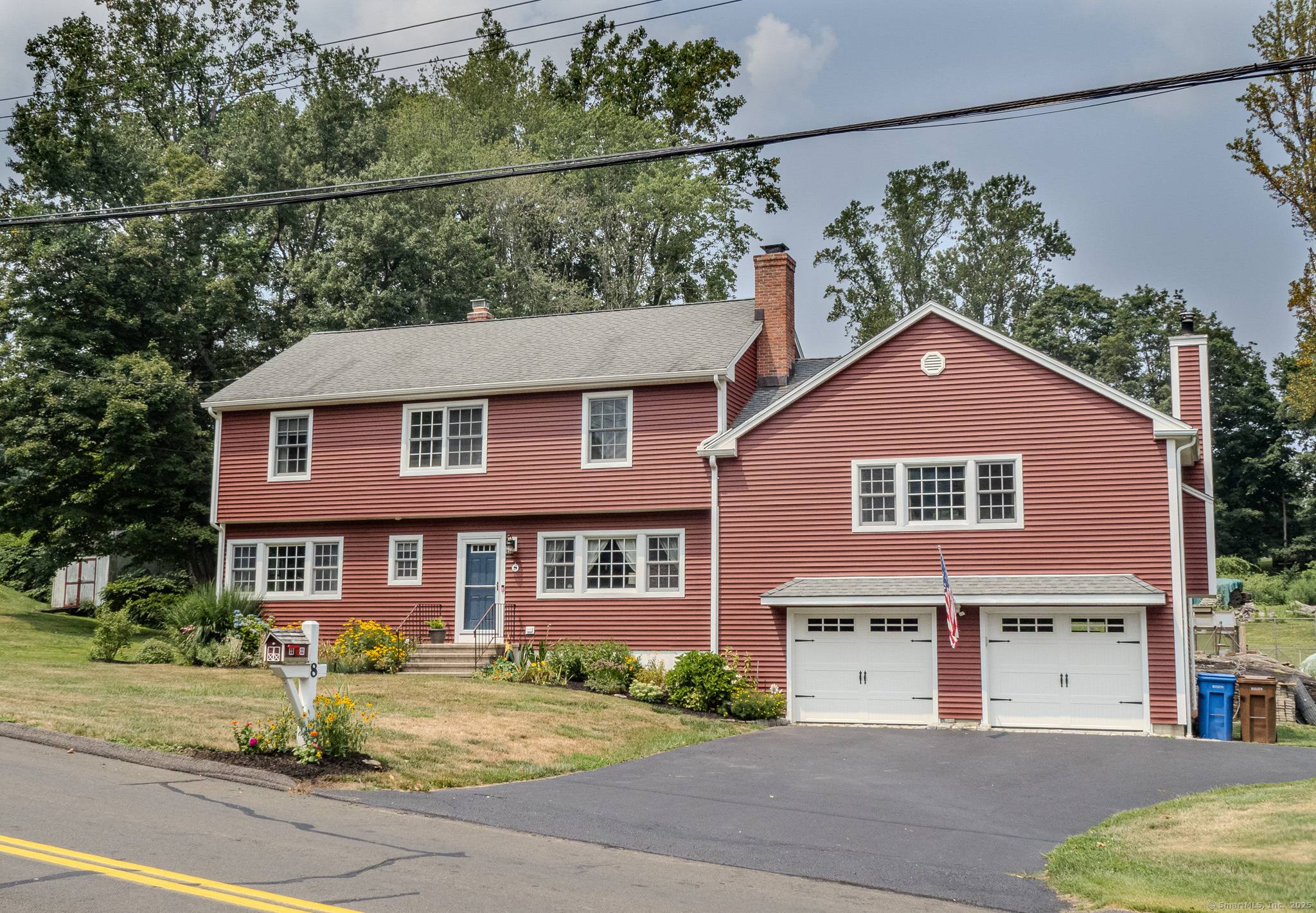Welcome to 8 Capitol Dr !