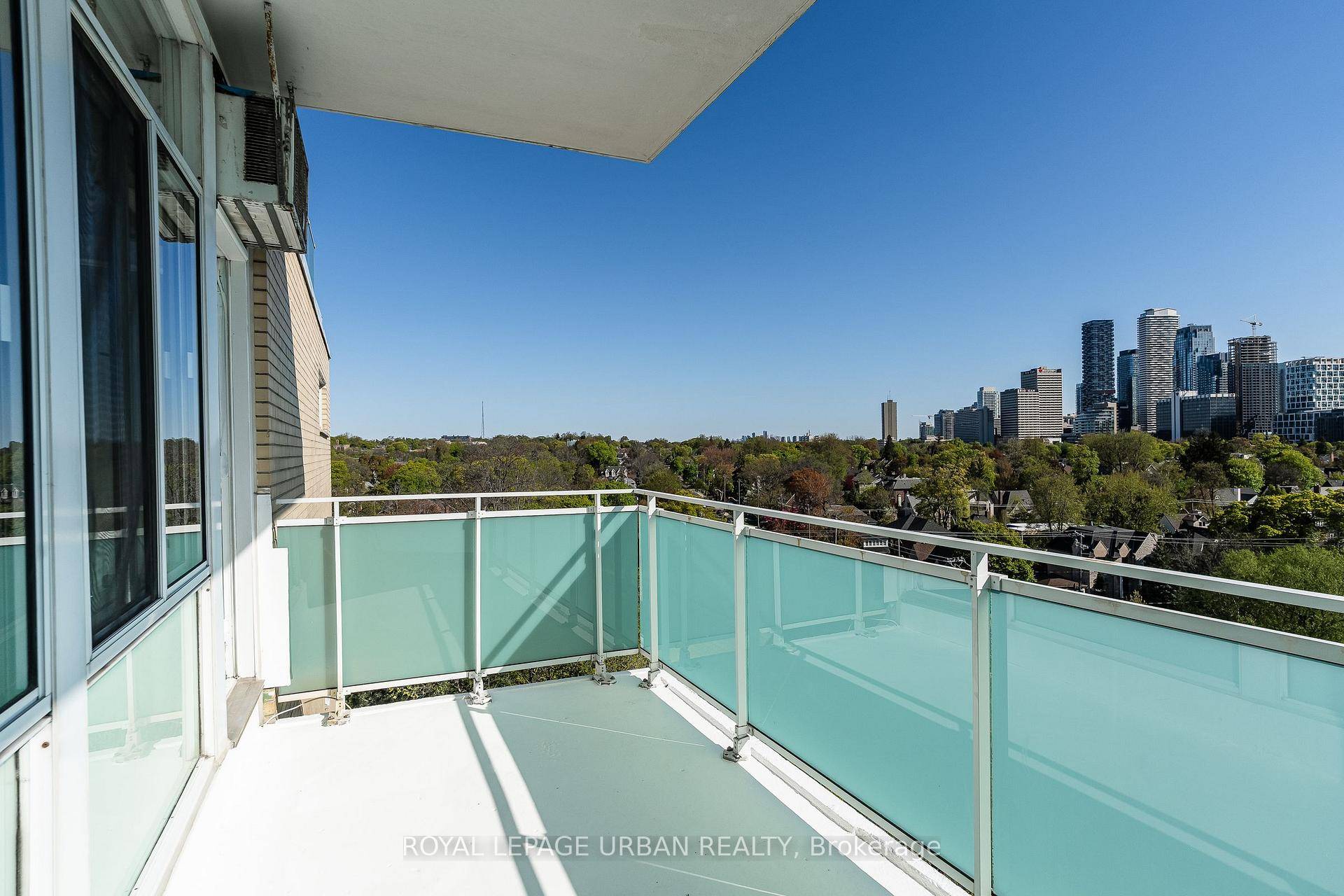 This beautiful bright spacious 2 bed mere steps from Davisville Station on the edge of Forest Hill is sure to move quickly, so don't wait !