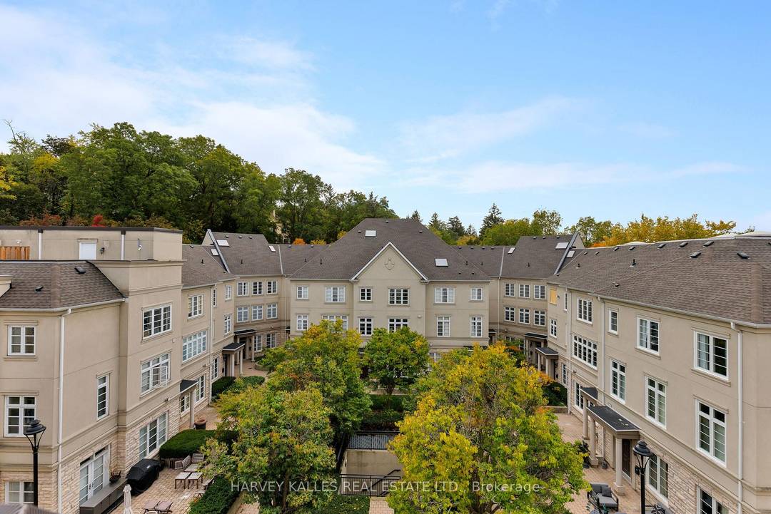 Welcome to Estate Townhomes of Hoggs Hollow !