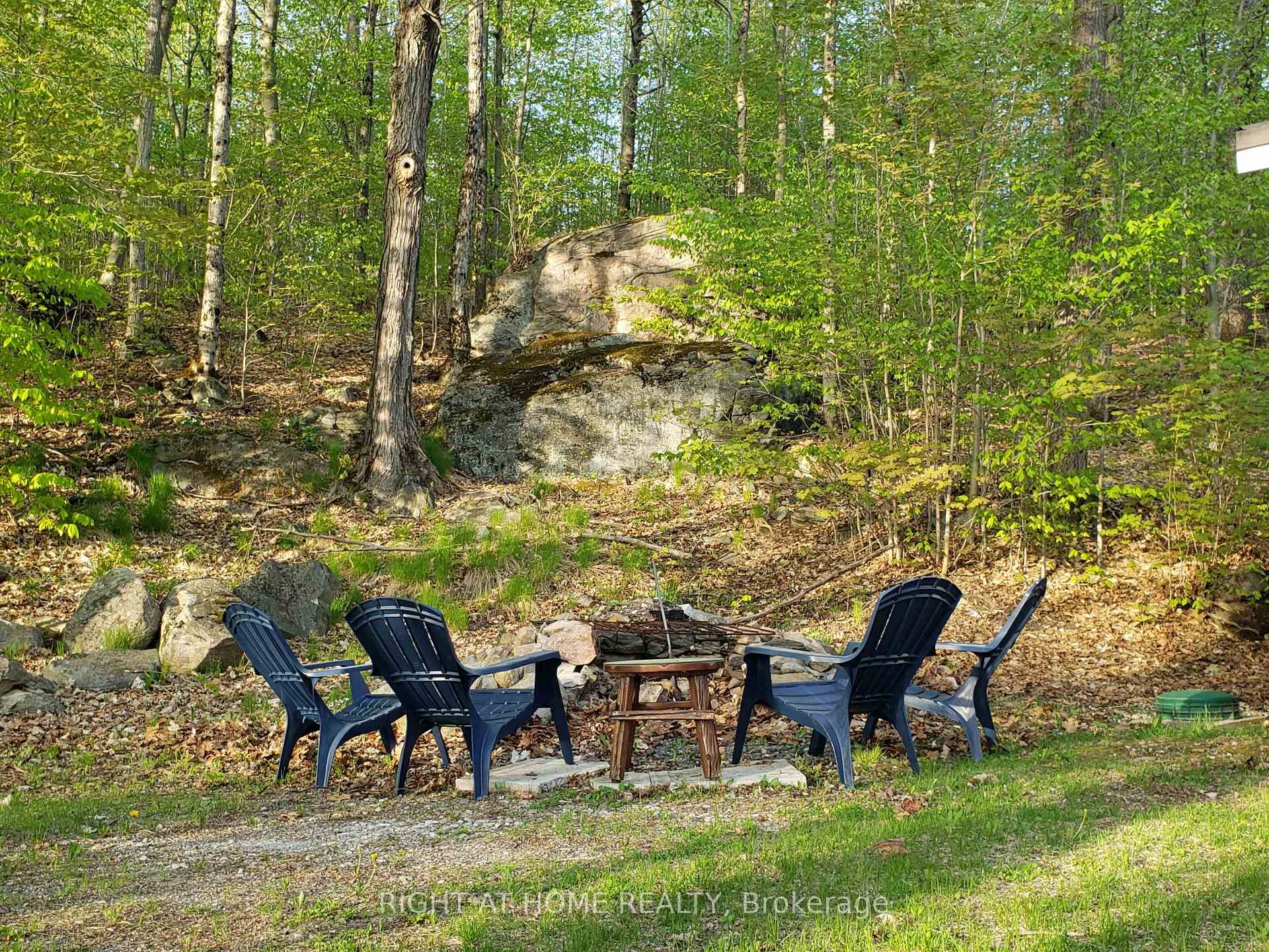 Welcome to your dream lakeside retreat !