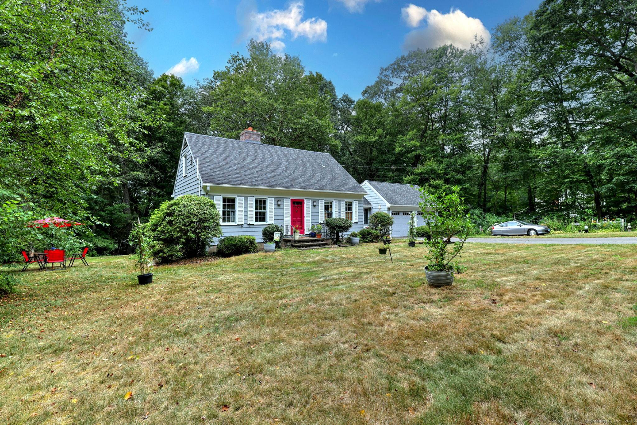 Private serene spacious cape home in Bethany !